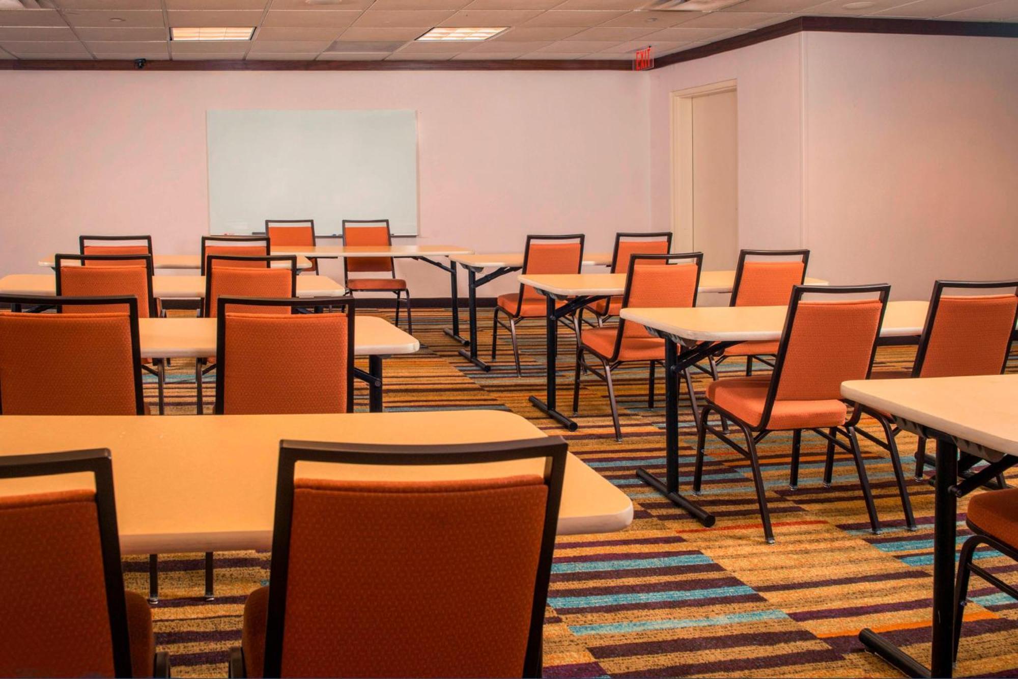Fairfield Inn & Suites By Marriott Williamsburg Business foto